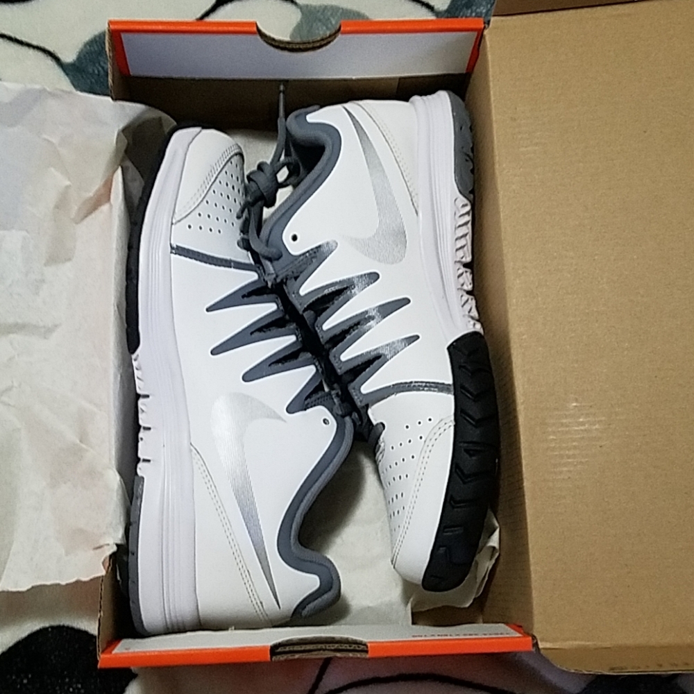 Nike Women's Vapor Court Shoes